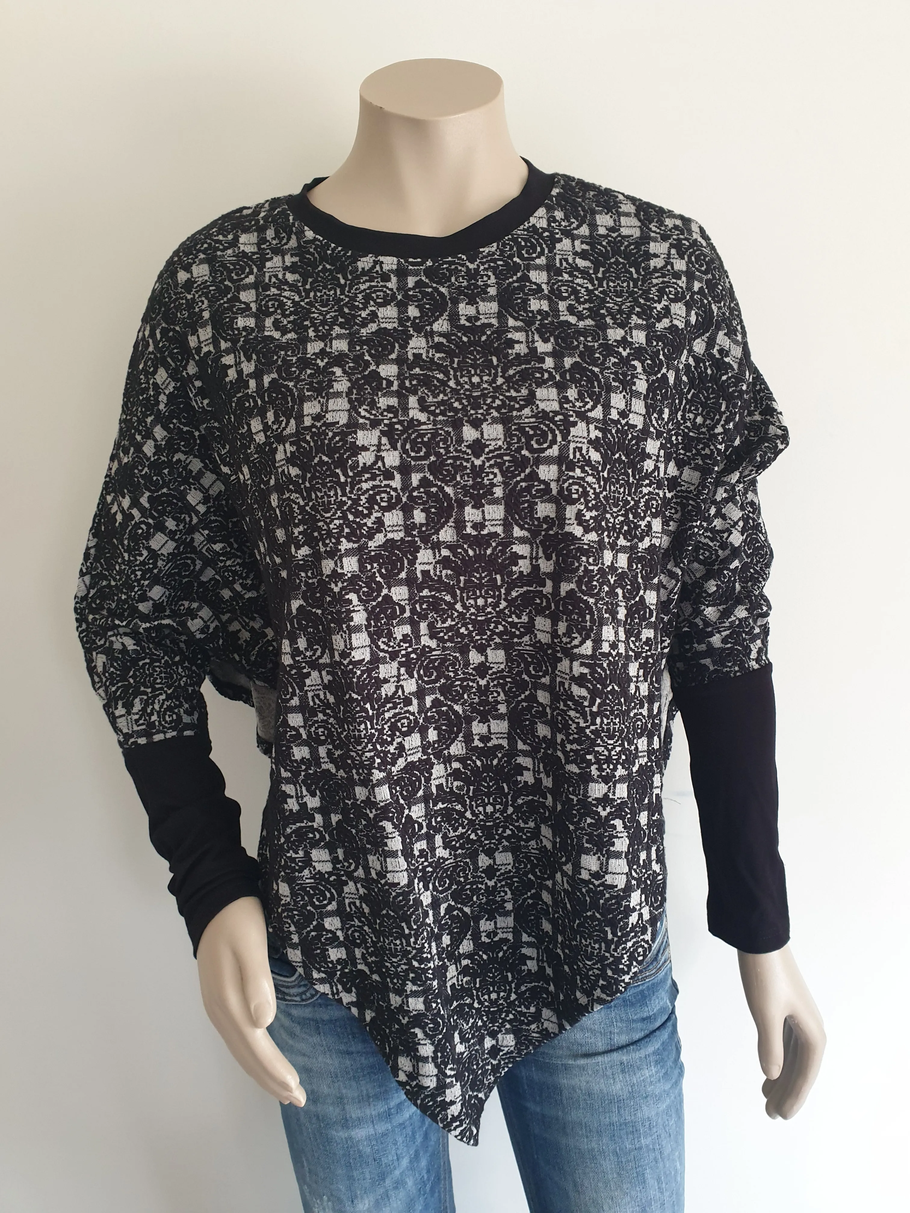 Black Print Poncho With Sleeve