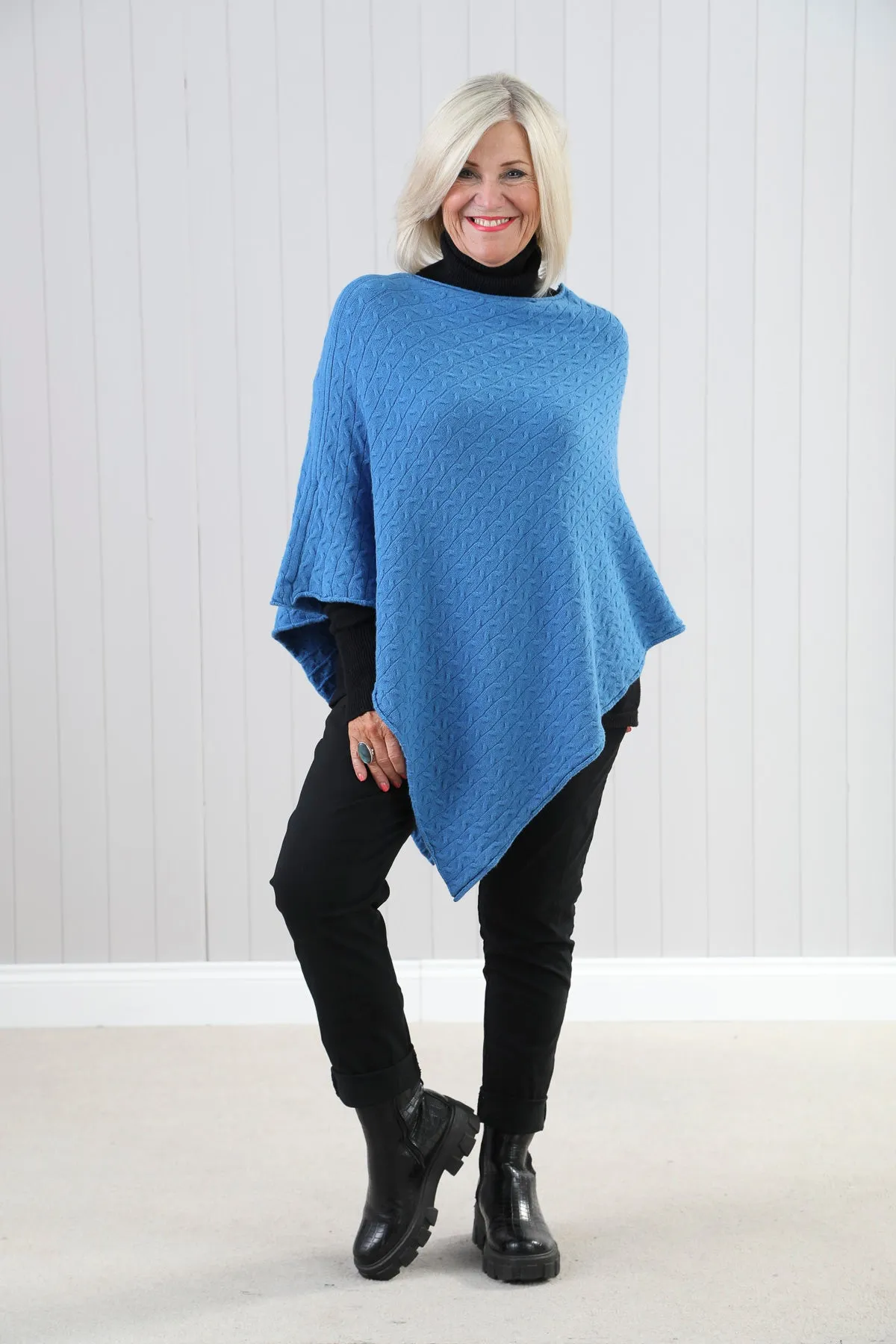 Goose Island 4610 Plain Cable Knit Poncho (2 Colours)