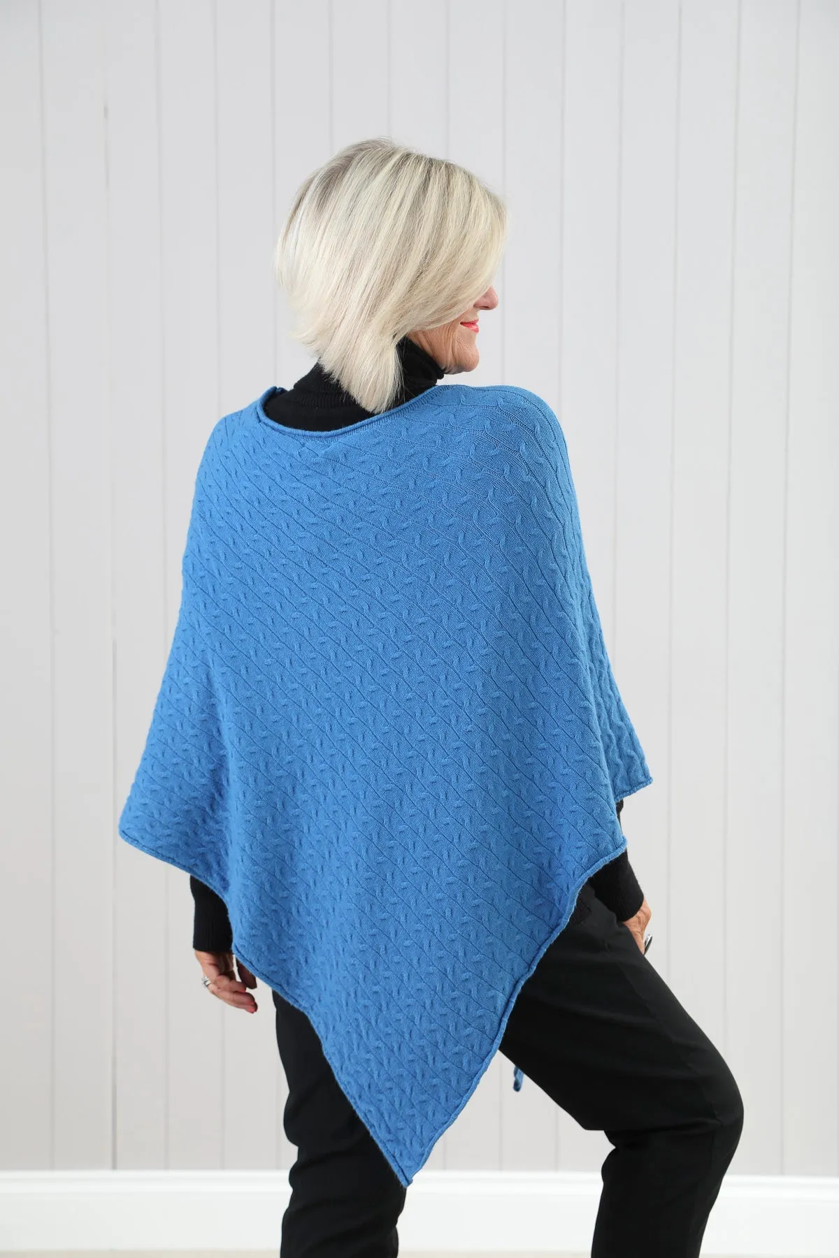 Goose Island 4610 Plain Cable Knit Poncho (2 Colours)